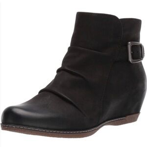 Dansko Lia Low Ankle Boot - Black Bootie Size 39 US 8.5